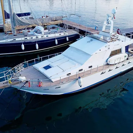 Botel Delphin 4 Odysea It