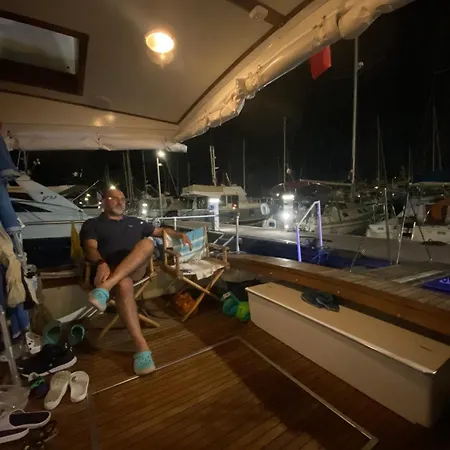 Delphin 4 Odysea It Botel *