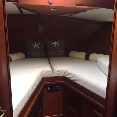 Delphin 4 Odysea It 船屋