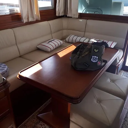 Delphin 4 Odysea It 船屋