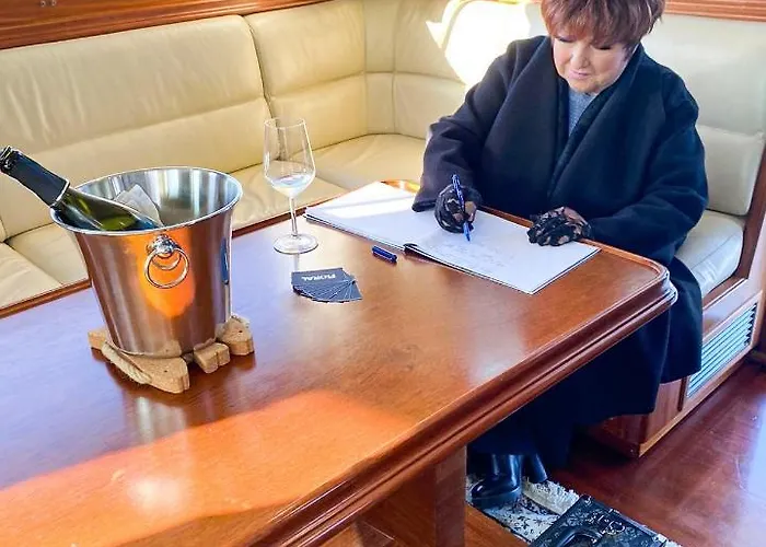 Botel Delphin 4 Odysea It